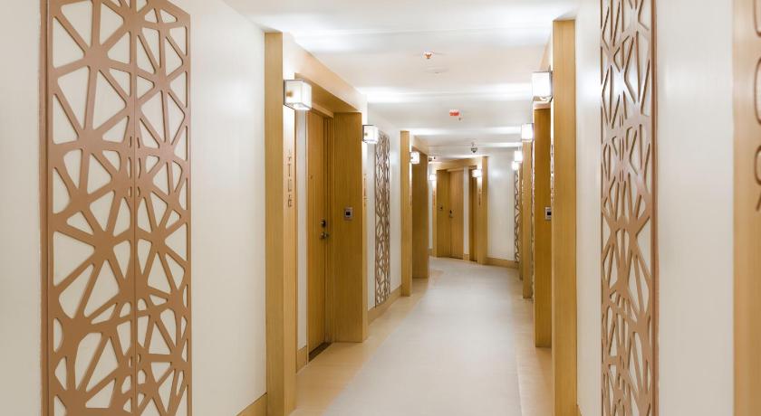 Image of One Bedroom Executive Suite with Living Room 16