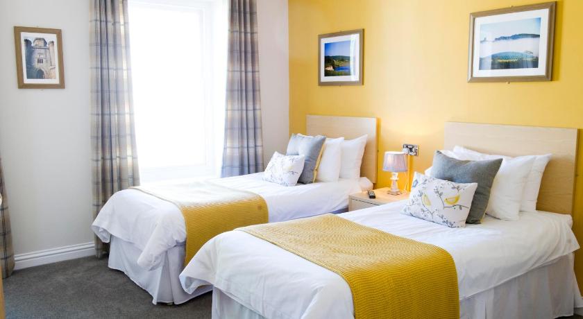 Rose and Crown Hotel photo