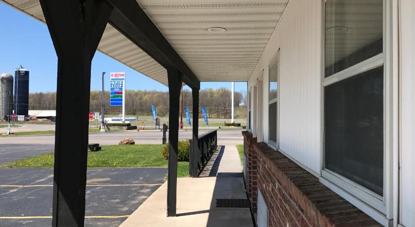 Exxon Quik Stop & Motel photo