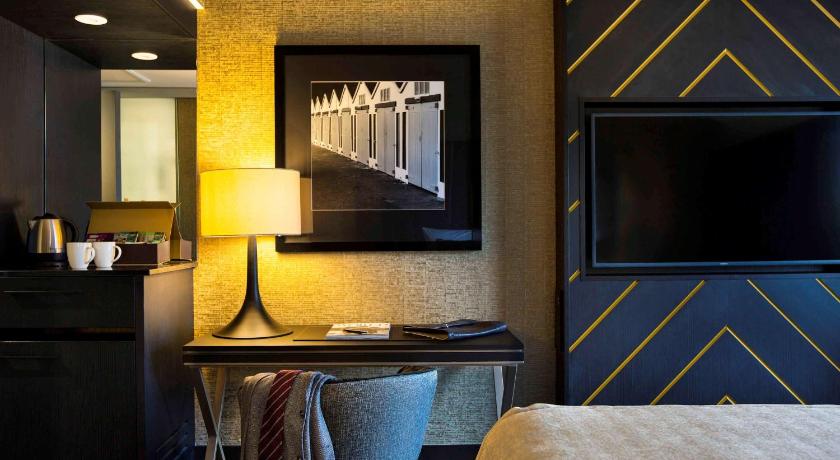 Image of Deluxe Twin Single 6