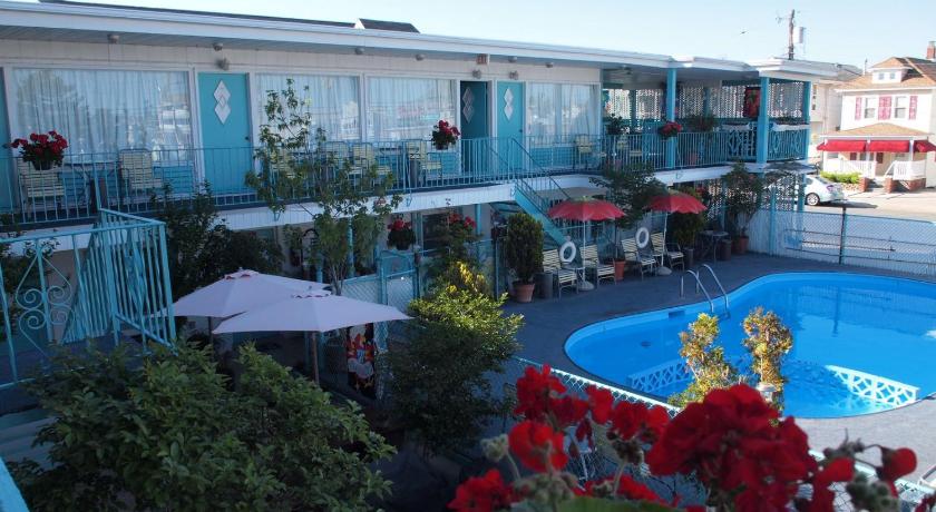 Suitcase Motel &amp; Travel — Hotel in North Wildwood (NJ)