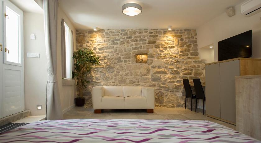 Image of Studio Apartment - Ground Floor 6