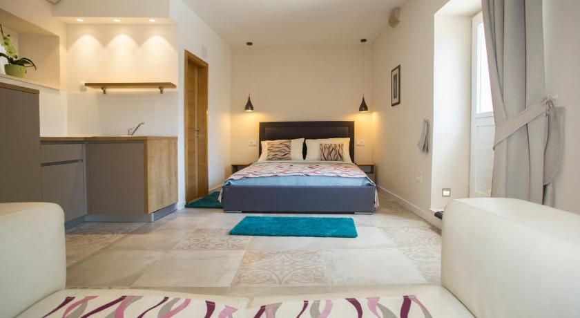 Image of Studio Apartment - Ground Floor 3