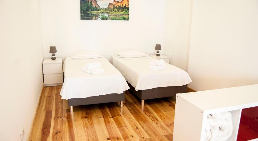 Daora Lisbon Apartments & Hostel - 63