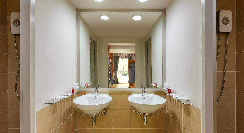 Image of Family Room 8