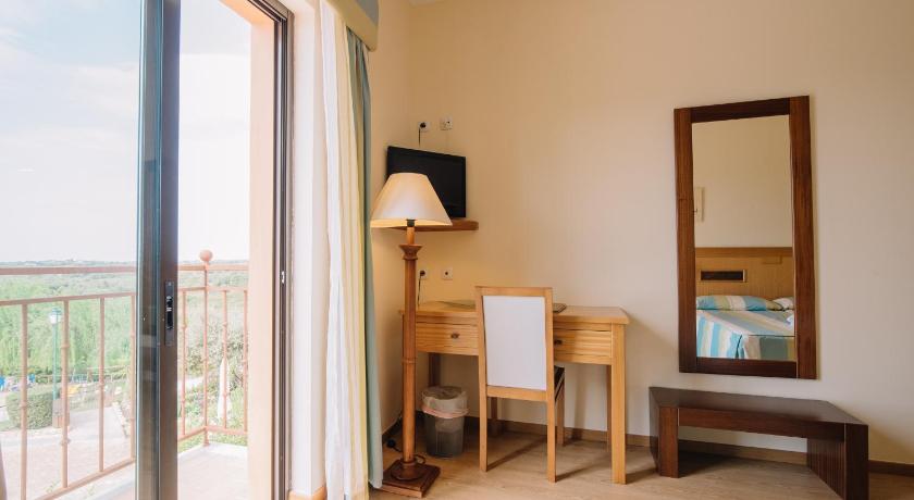 Image of Double or Twin Room (2 Adults + 1 Child) 1