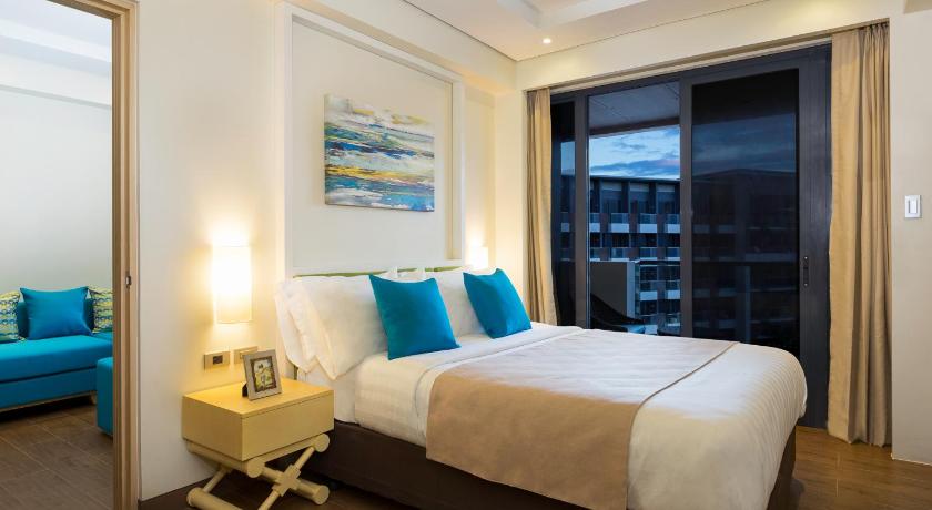 Image of One Bedroom Executive Suite with Living Room 6