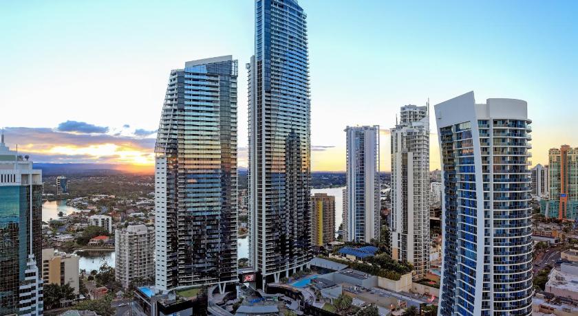 Circle on Cavill Surfers Paradise - GCLR photo