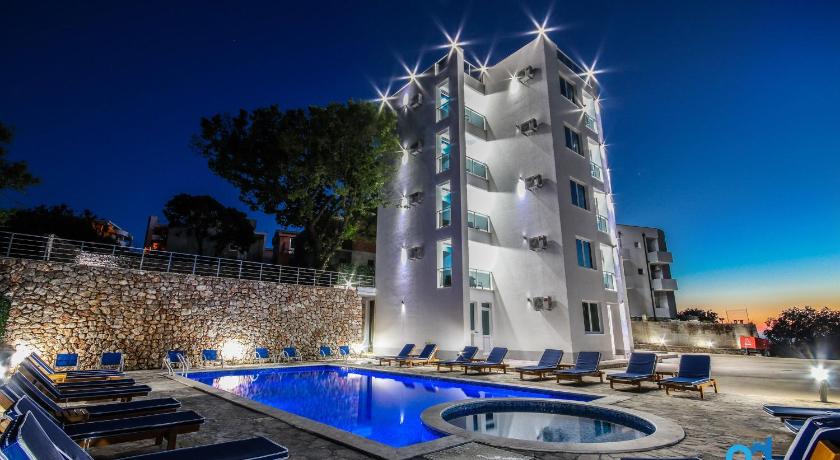 Adriatic Dreams Apartments — Hotel in Bar