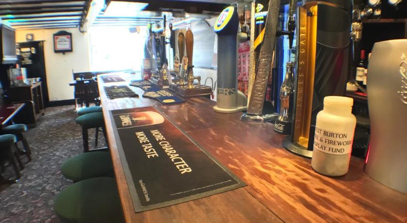 Fox & Hounds Inn - image 8