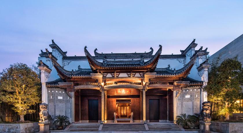 AHN LUH Zhu Jia Jiao photo