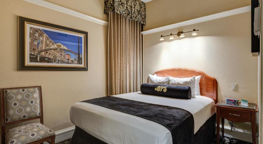 Gaslamp Plaza Suites