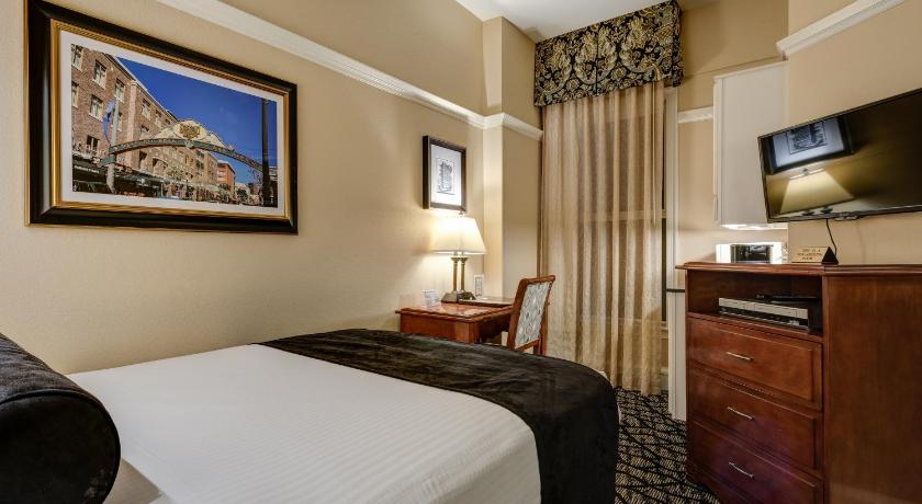 Gaslamp Plaza Suites