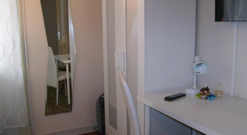 Image of Double Room with Private Bathroom 3
