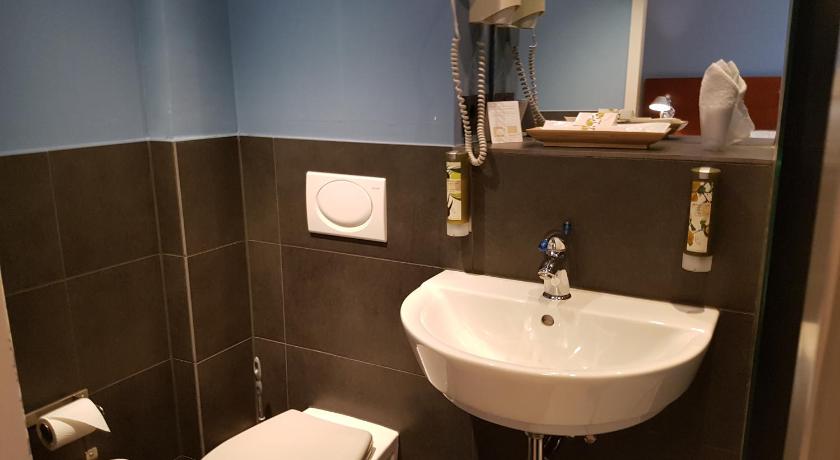 Image of Queen Room 11