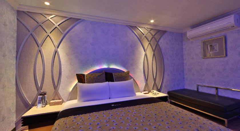 Full Moon Motel — Hotel in Taipei