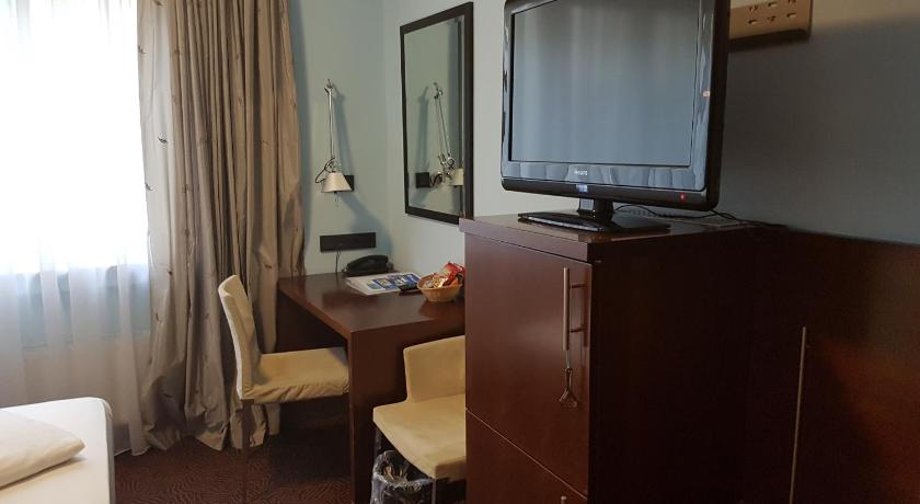 Image of Queen Room 7