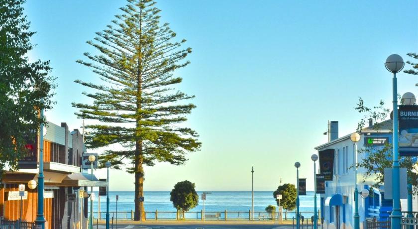 Beachfront Voyager Motor Inn photo
