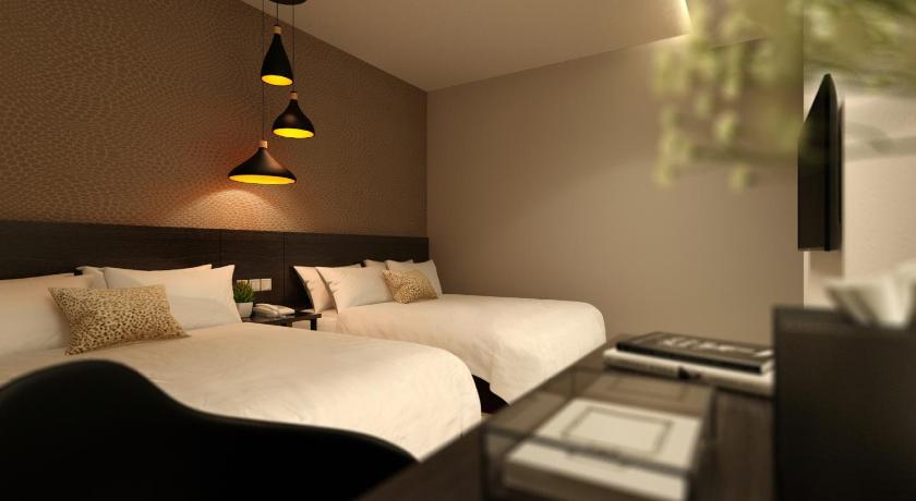 Image of Family 2 Queen Beds with Window 7
