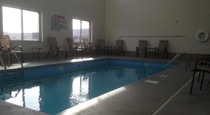 The Edgewood Hotel and Suites photo