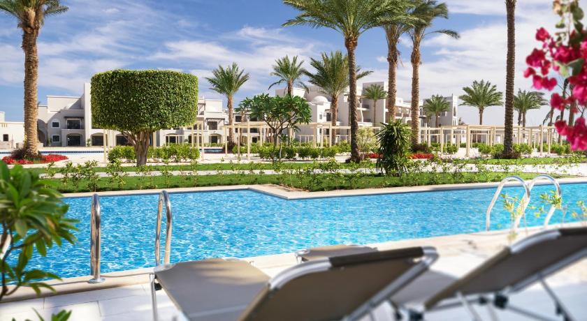 Image of Executive Suite, Queen Bed, Pool View 4