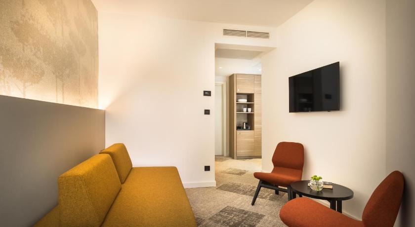 Image of Family Room 4