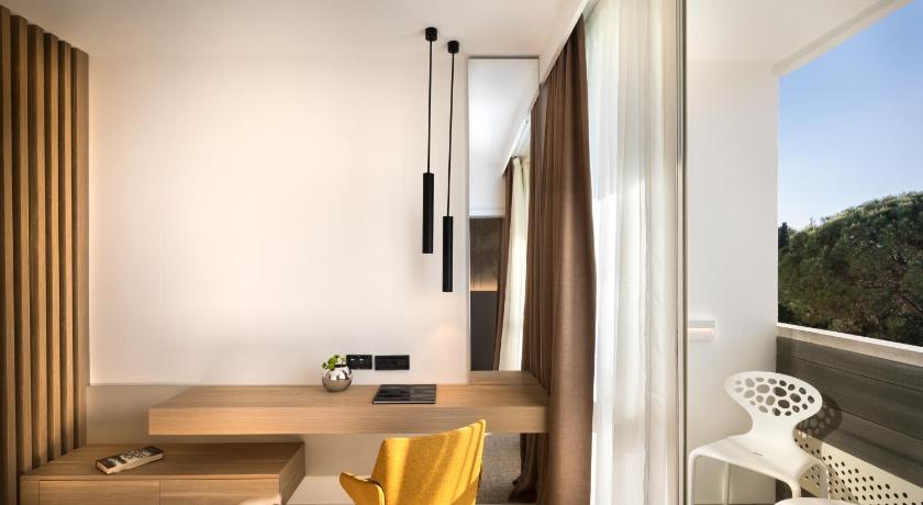 Image of Family Room 1
