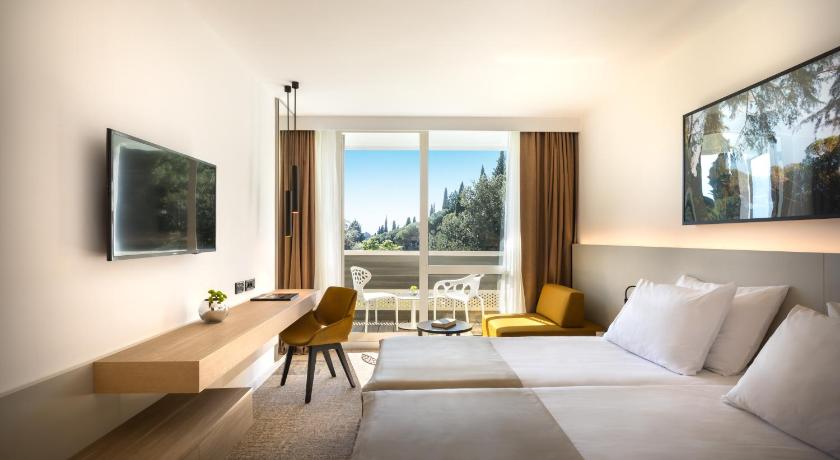 Image of Superior Twin Room with Extra Bed 3