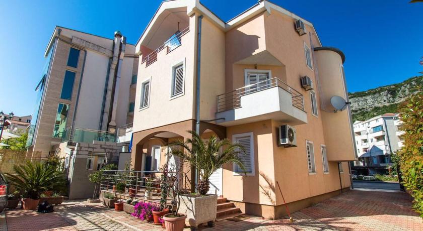 Adzic Apartments photo