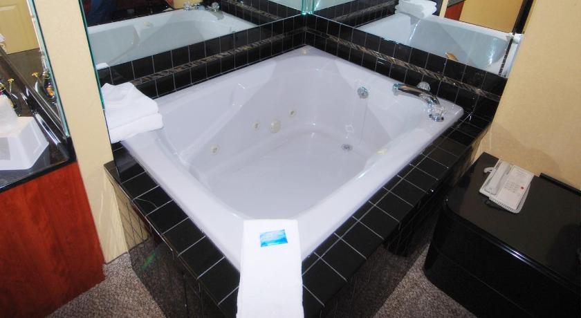 Image of Deluxe King Room with Spa Bath 16
