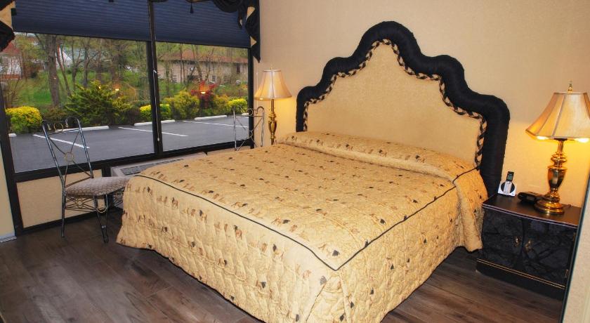 Image of Deluxe King Room with Spa Bath - Ground Floor 4
