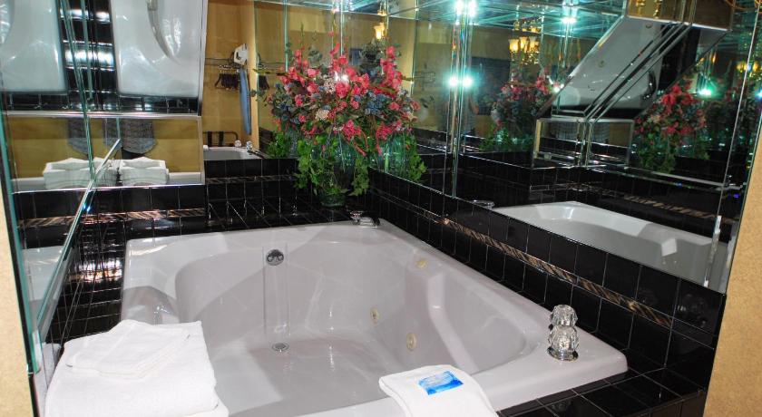 Image of Deluxe King Room with Spa Bath - Ground Floor 2