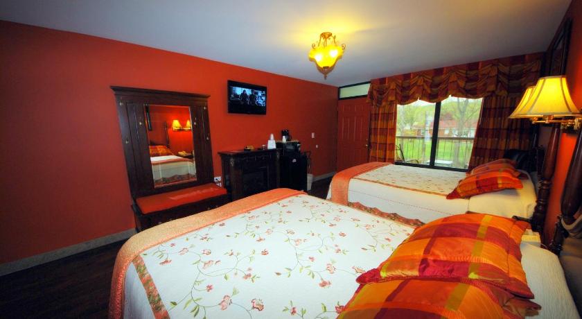 Image of Queen Room with Two Queen Beds with Balcony 2