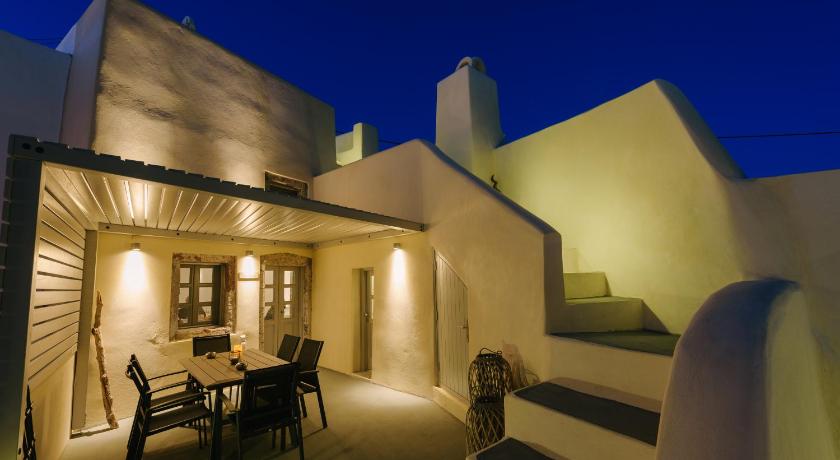 Pyrgos Kastelli Villas — Hotel in Santorini
