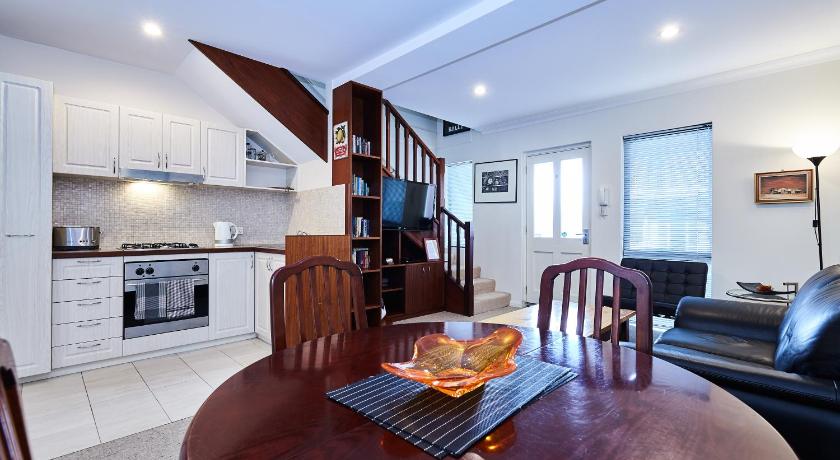Fremantle Townhouse Unit 4 photo