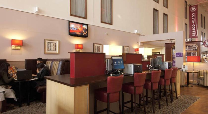 Premier Inn London Heathrow Airport - Bath Road