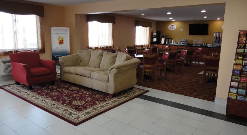 Super 8 By Wyndham Bowling Green South photo