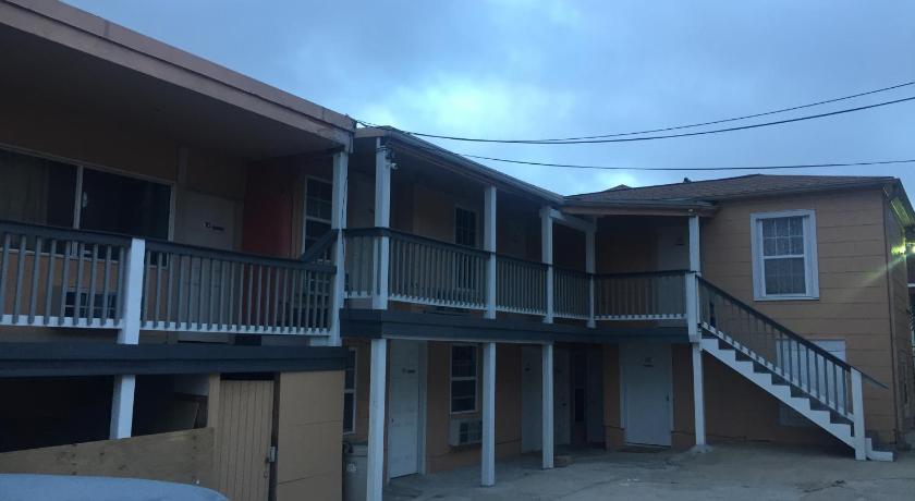 Surf Motel and Apartments photo