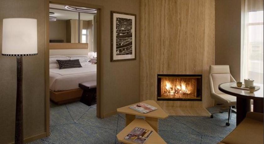 Image of H1 - Corner King One-Bedroom Suite 9