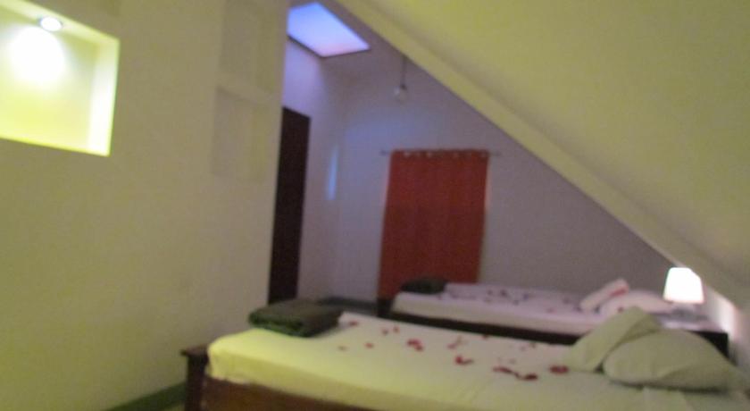 Image of Triple Room with Shared Bathroom 4