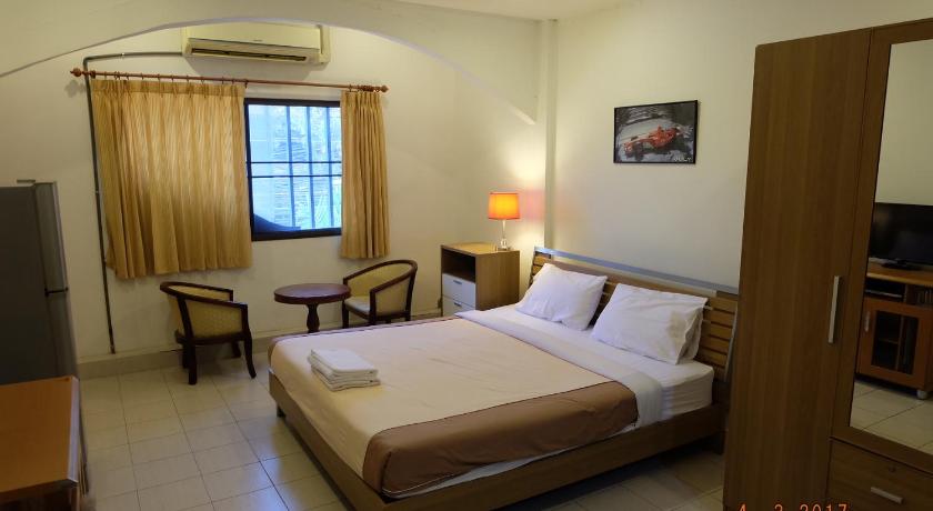 Piccolo Restaurant and Guest house — Hotel in Pattaya