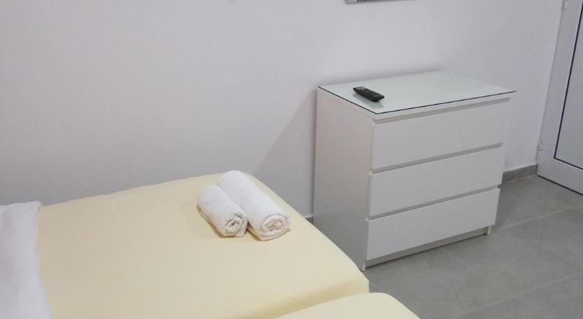 Elenapa Holiday Apartments photo