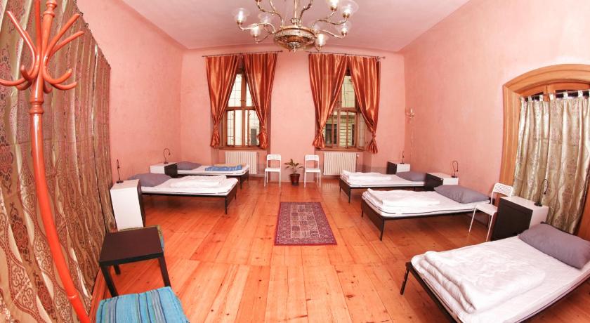 Imagen de Cama individual en habitación compartida mixta de 5 camas (Single Bed in 5-Bed Mixed Dormitory) 4