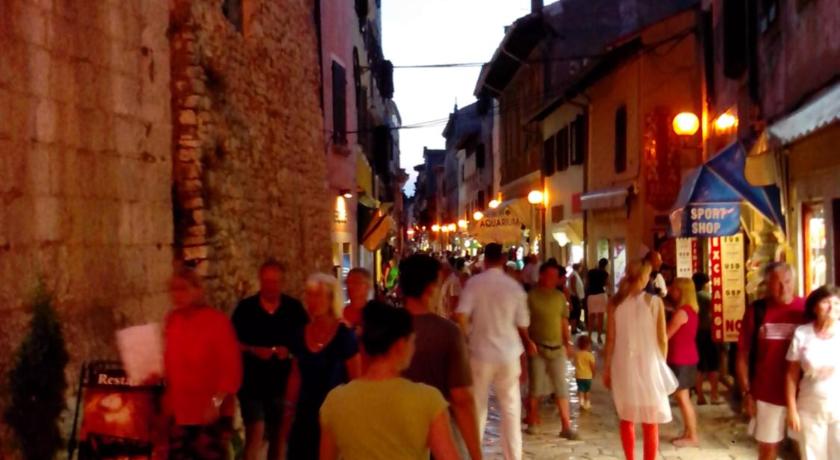 Old Town Charmer - image 8
