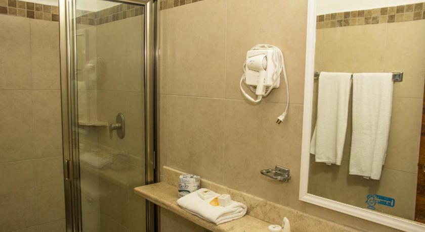 Image of 2 double beds, nonsmoking 12
