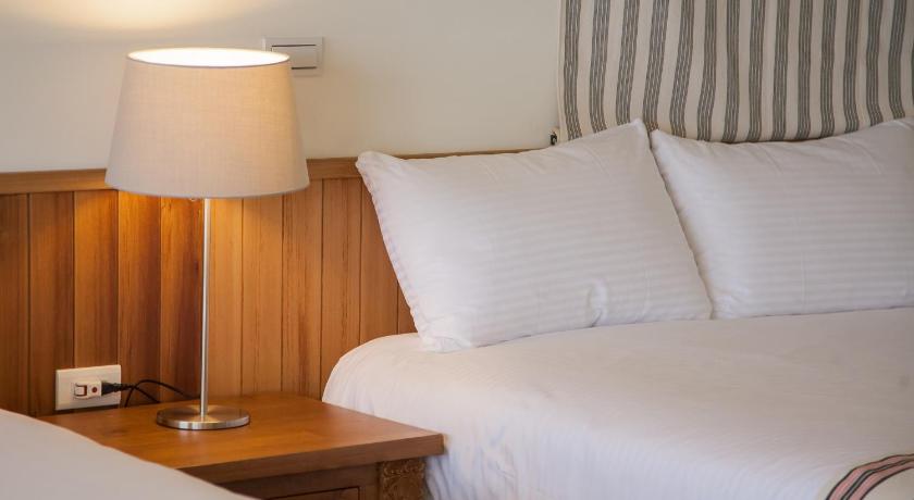 Image of Superior Quadruple Room 12