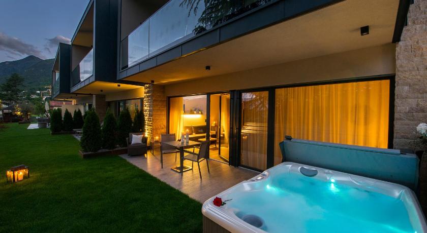 Haus Gregori Modern & Central Stay in Vineyard with Rooftop & Served Breakfast