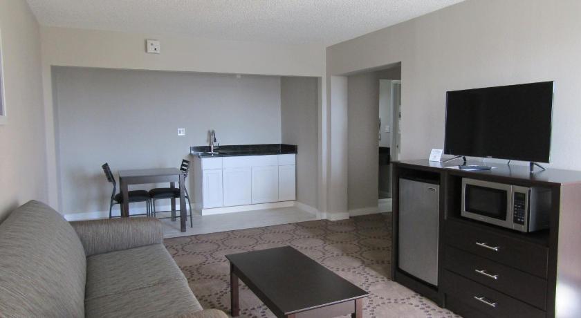 Image of 1 King Bed, Suite, Nonsmoking 4
