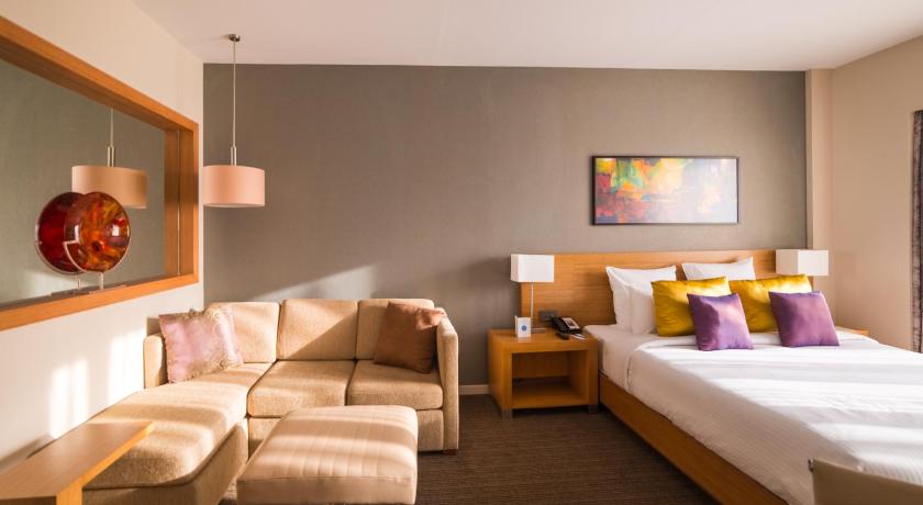 Image of Superior Twin Room With 1 Sofa-cum-bed 1