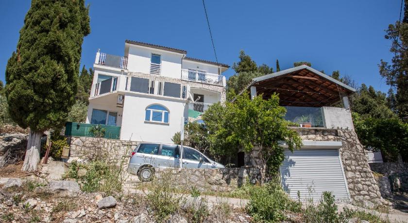 プラチェ Apartments Laura 4つ星 ゲストハウス 施設